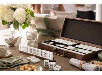 A Mahjong Set as a Seasonal Gift: How to Make Game Night Feel Personal